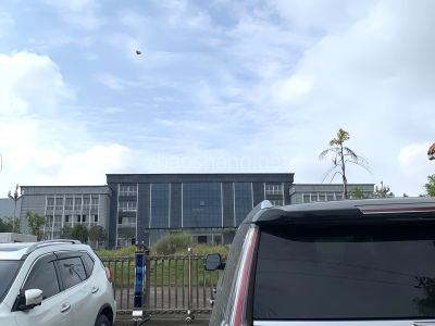 自贡市沿滩区工业园区20000多平米厂房出租、出售。另外还有空地和办公楼出租