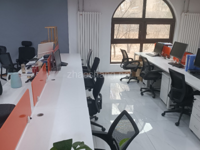 和义科创产业园C座一层开放空间，20+个工位办公室